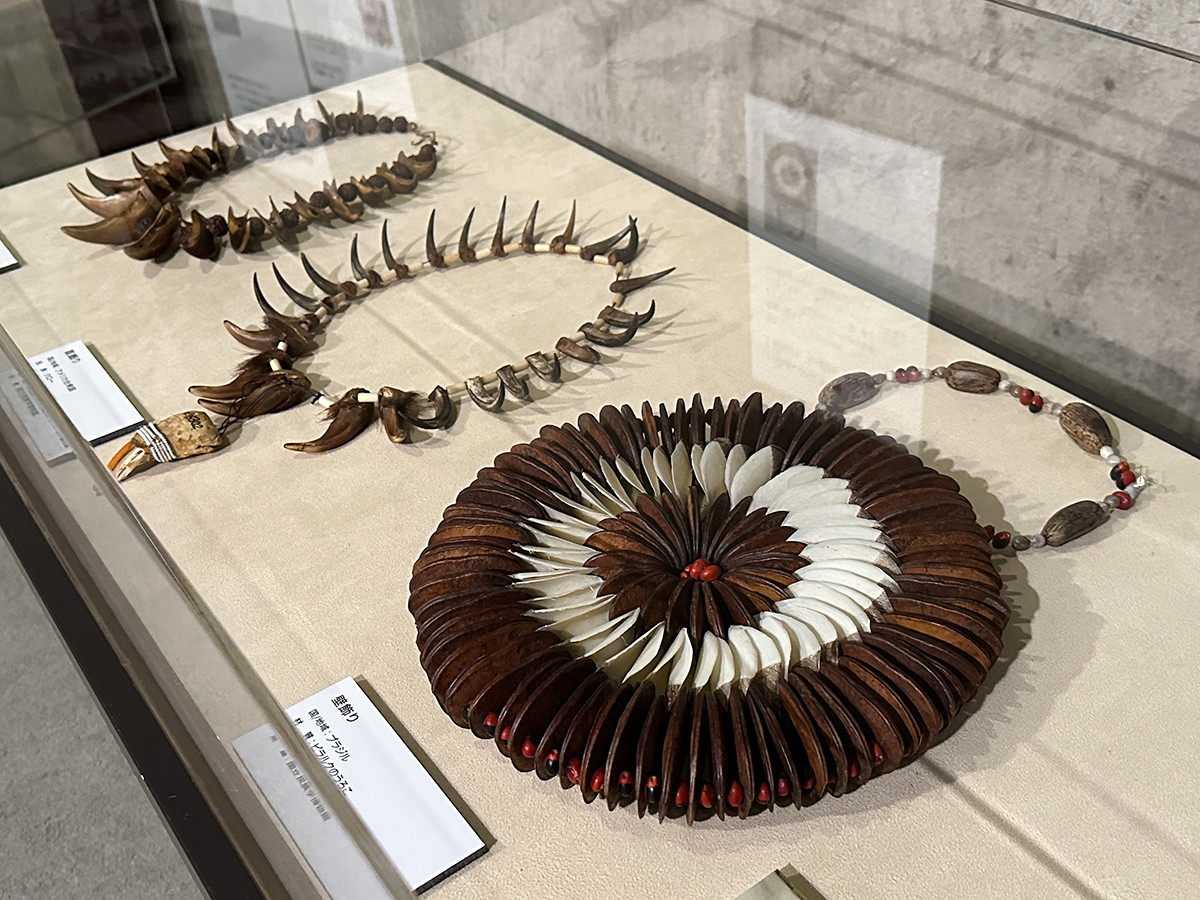 ビーズ ― つなぐ かざる みせる