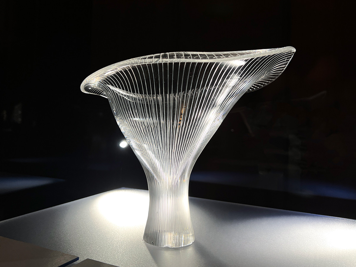 フィンランド・グラスアート 輝きと彩りのモダンデザイン | レポート