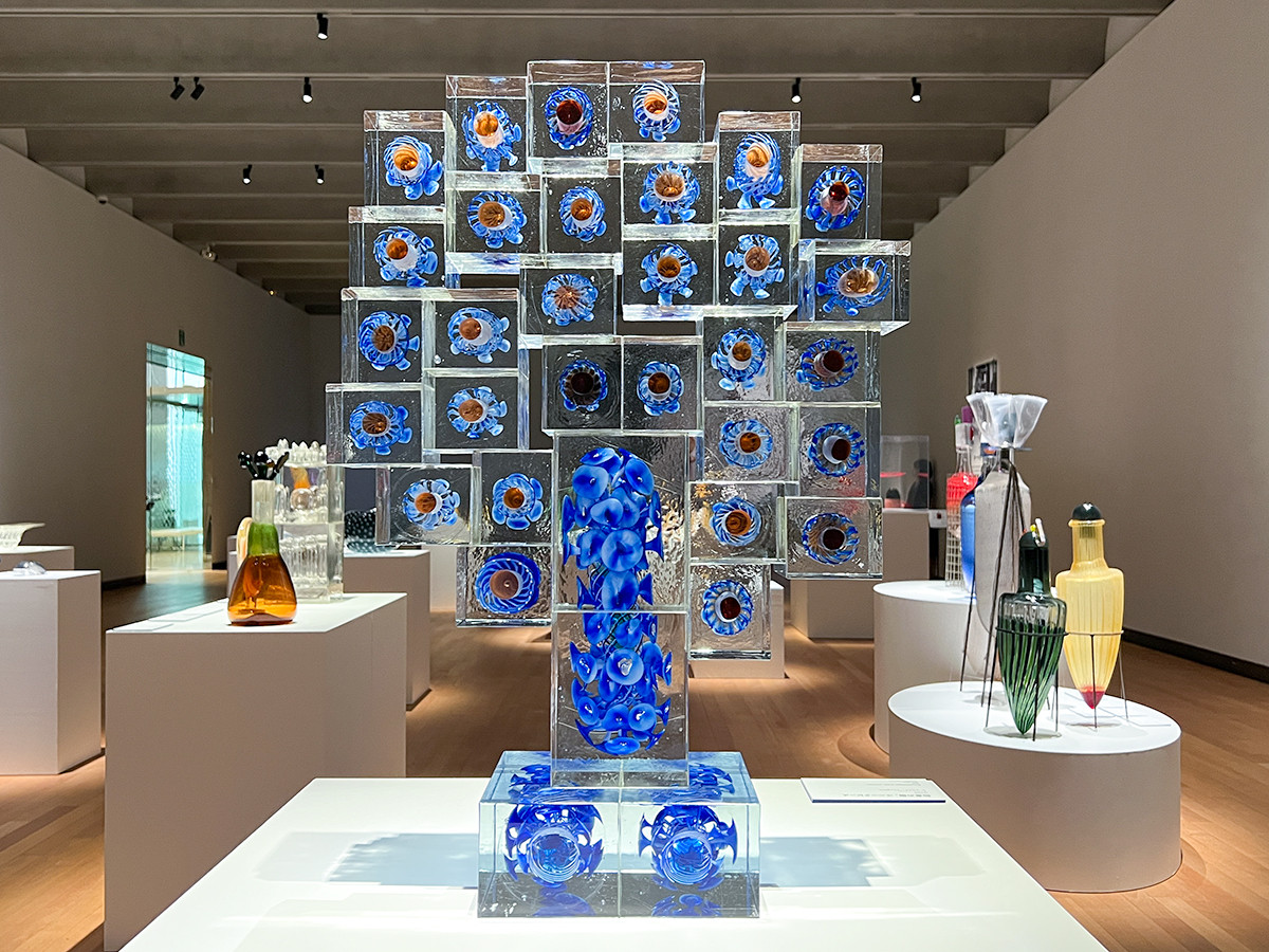 フィンランド・グラスアート 輝きと彩りのモダンデザイン