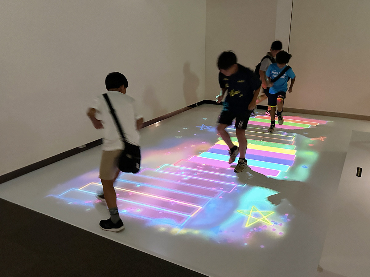 魔法の美術館 光と遊ぶ超体感型ミュージアム