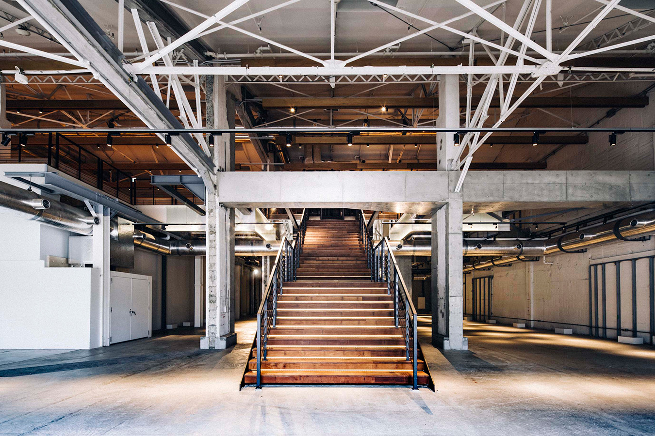 BETTY CATROUX - YVES SAINT LAURENT 唯一無二の女性展