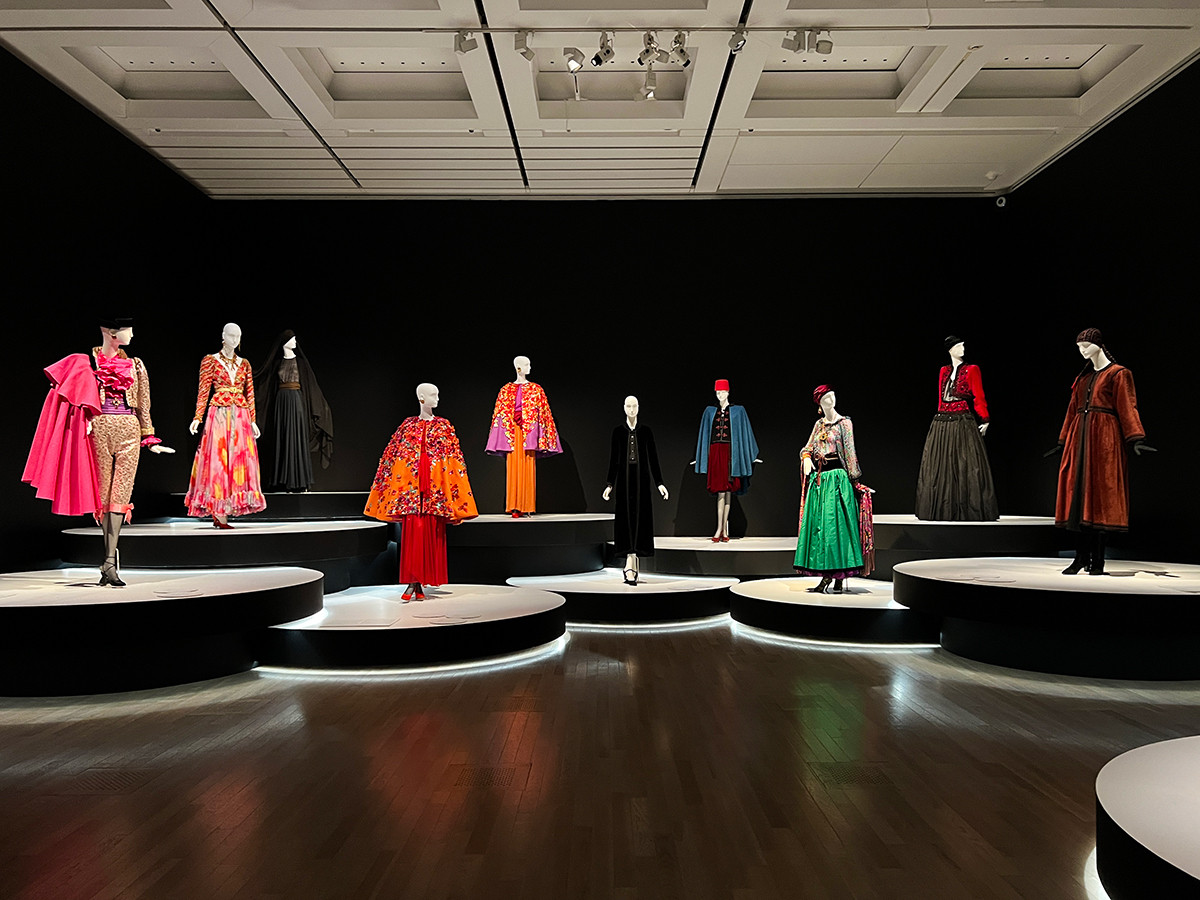 イヴ・サンローラン展　時を超えるスタイル