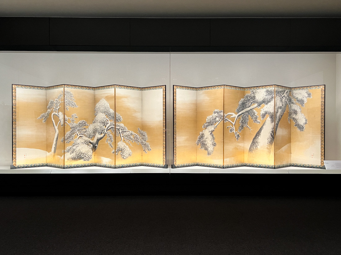年末年始はこの一点、国宝《雪松図屏風》が登場 ― 三井記念美術館