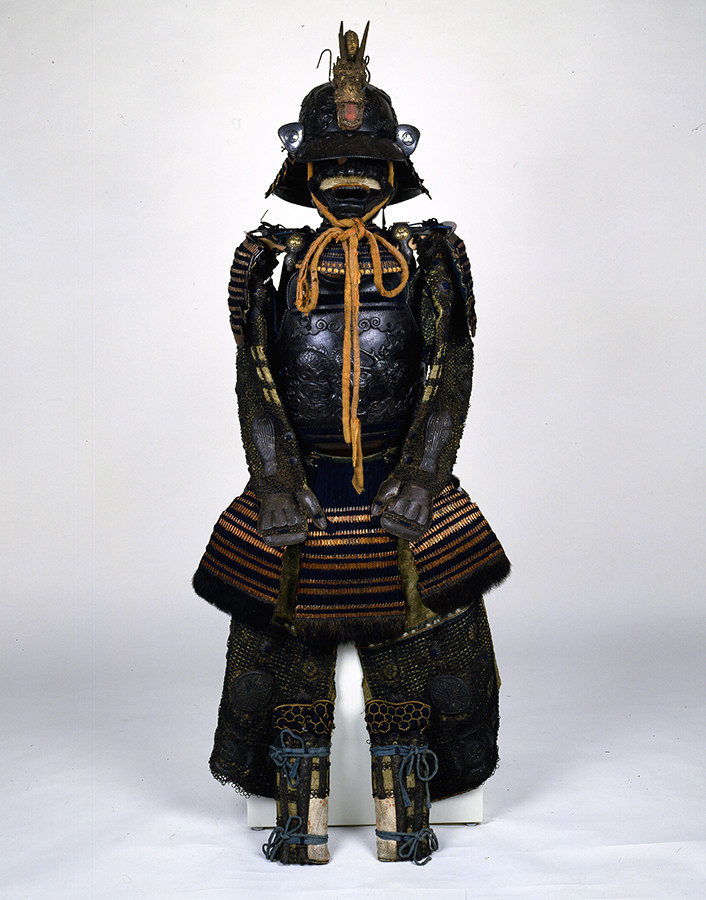 《龍打出鉄二枚胴具足（八間筋兜付）》