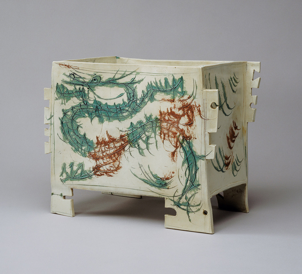 《色絵龍文花器》