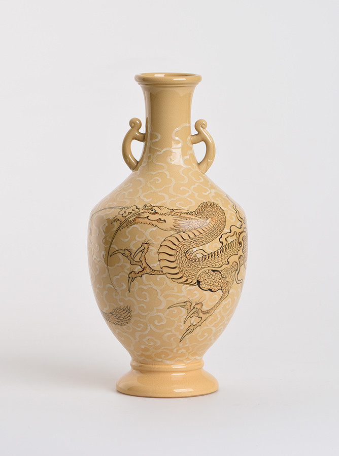 《布志名焼龍図花瓶》