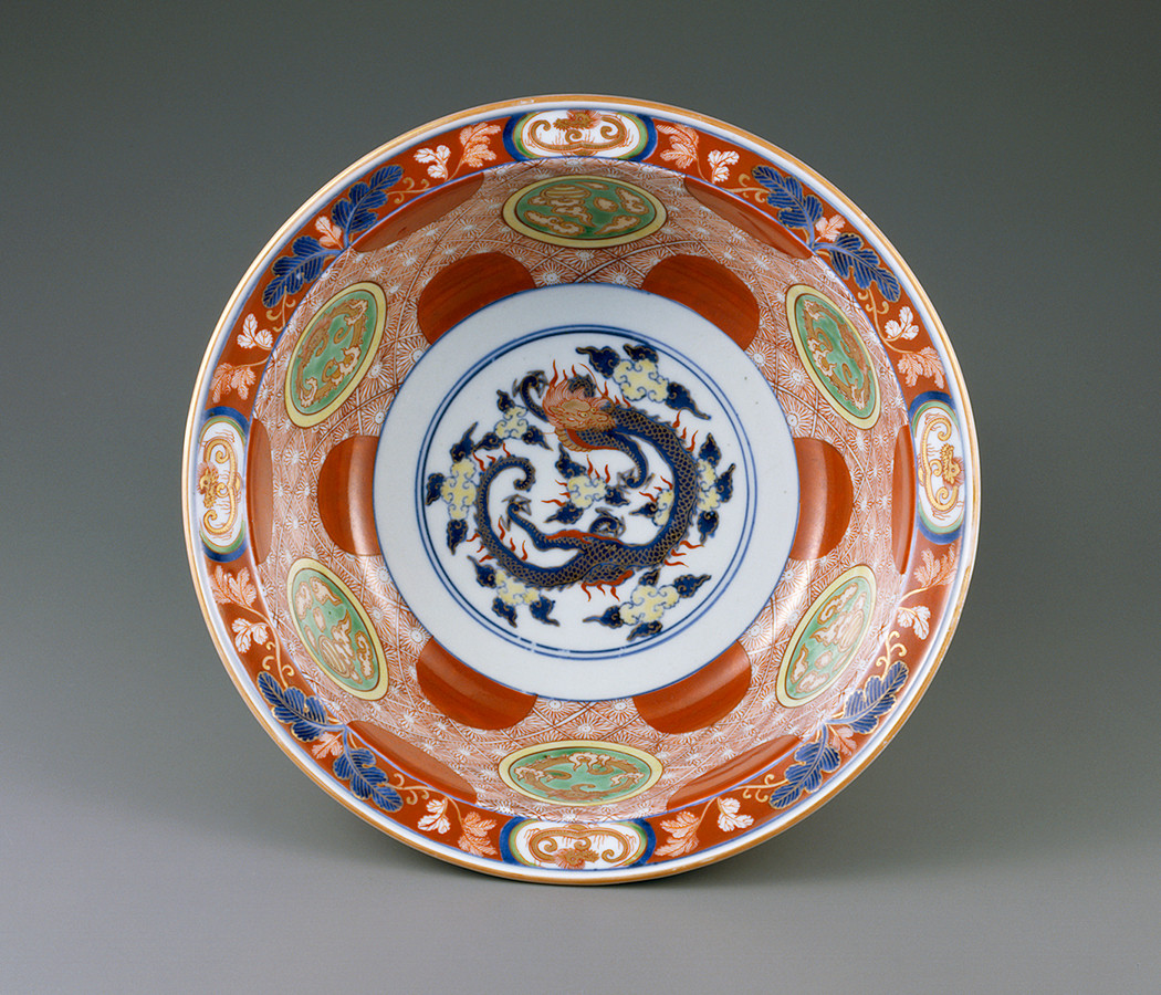 《伊萬里色絵赤玉雲龍文鉢》