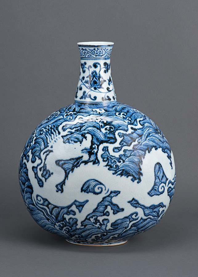 《青花　龍波濤文　扁壺》