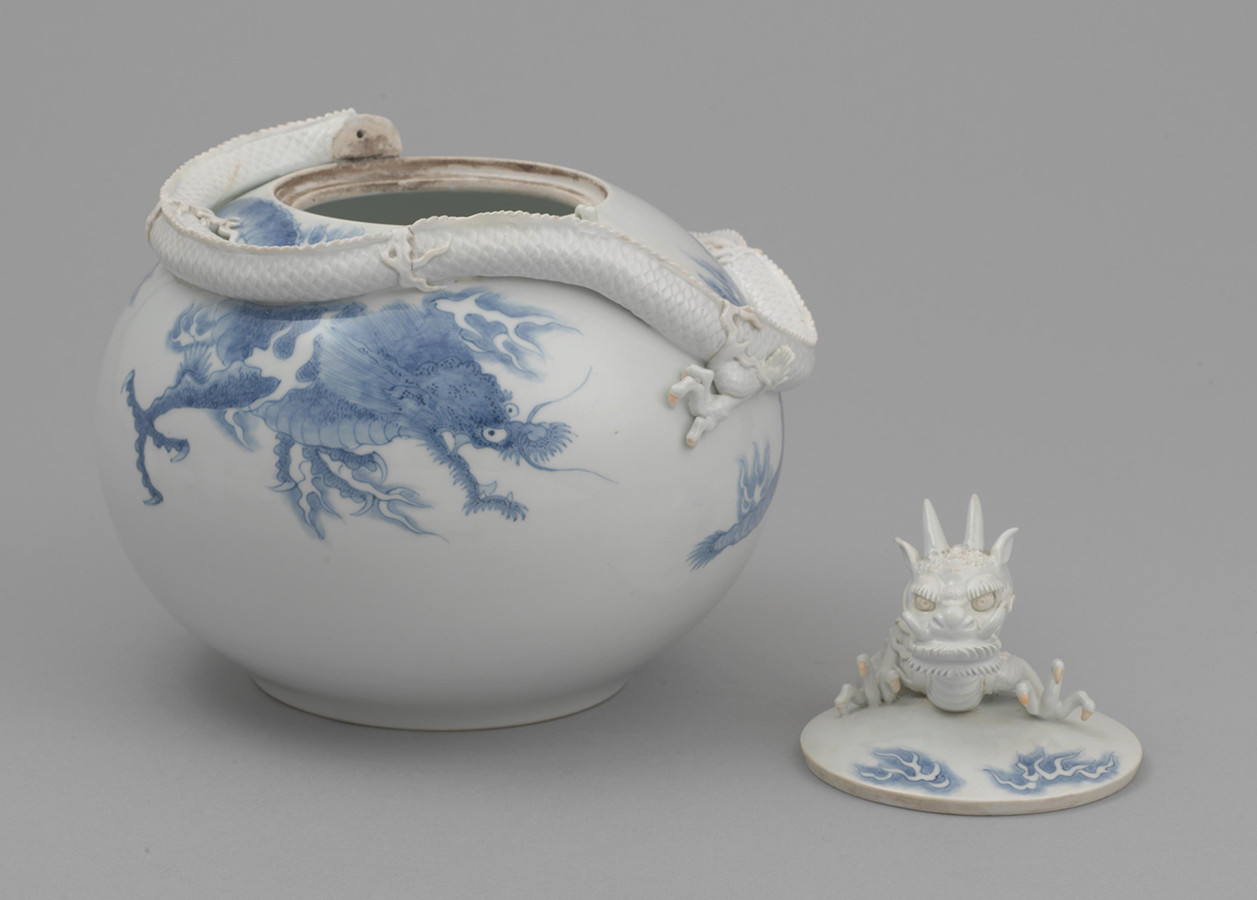 《染付龍文龍形鈕水指》