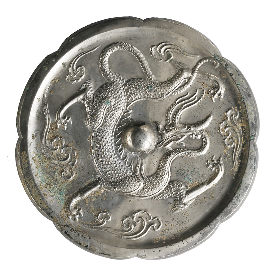 《雲龍紋八花鏡》