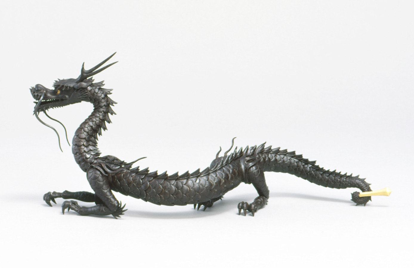 《鉄自在龍置物》