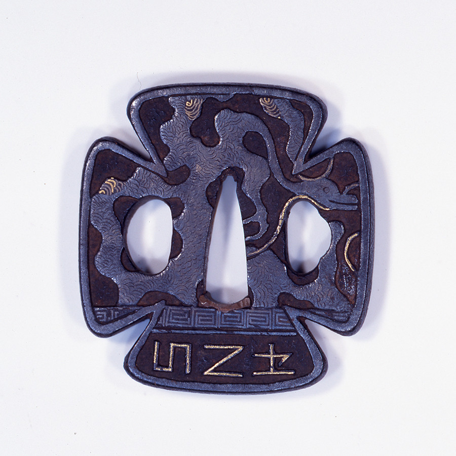 《洋文字入龍図十字鐔》