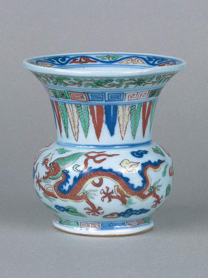 《五彩龍文壺》