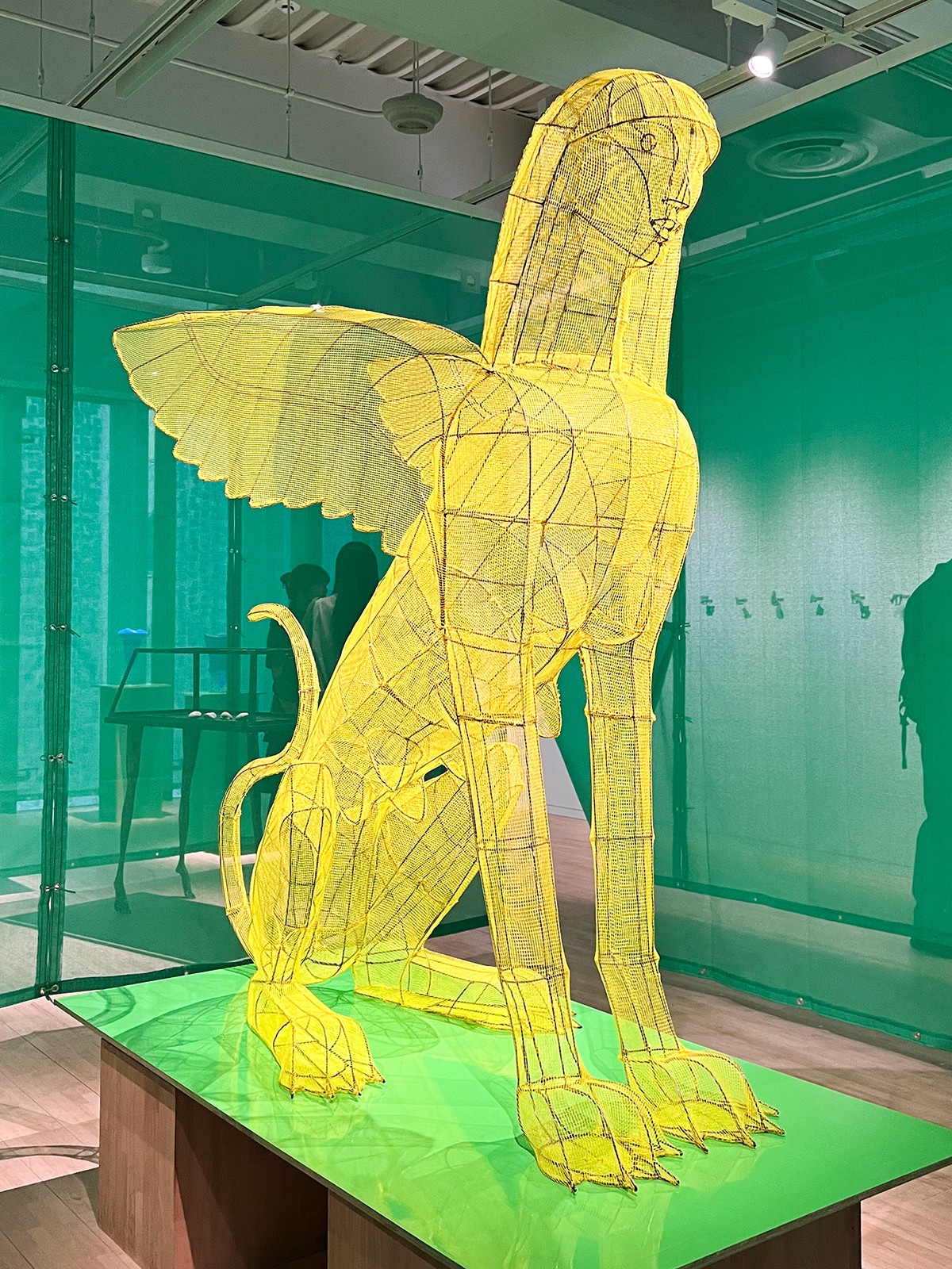 身の回りの素材から生まれたゴッデス ― ポーラミュージアムアネックス「久保寛子展」