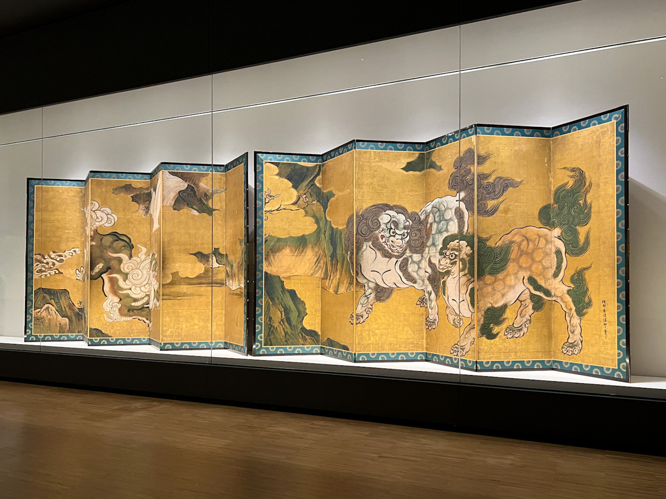 桃山時代のシンボル、巨大な国宝 《唐獅子図屏風》が登場 ― 皇居三の丸尚蔵館