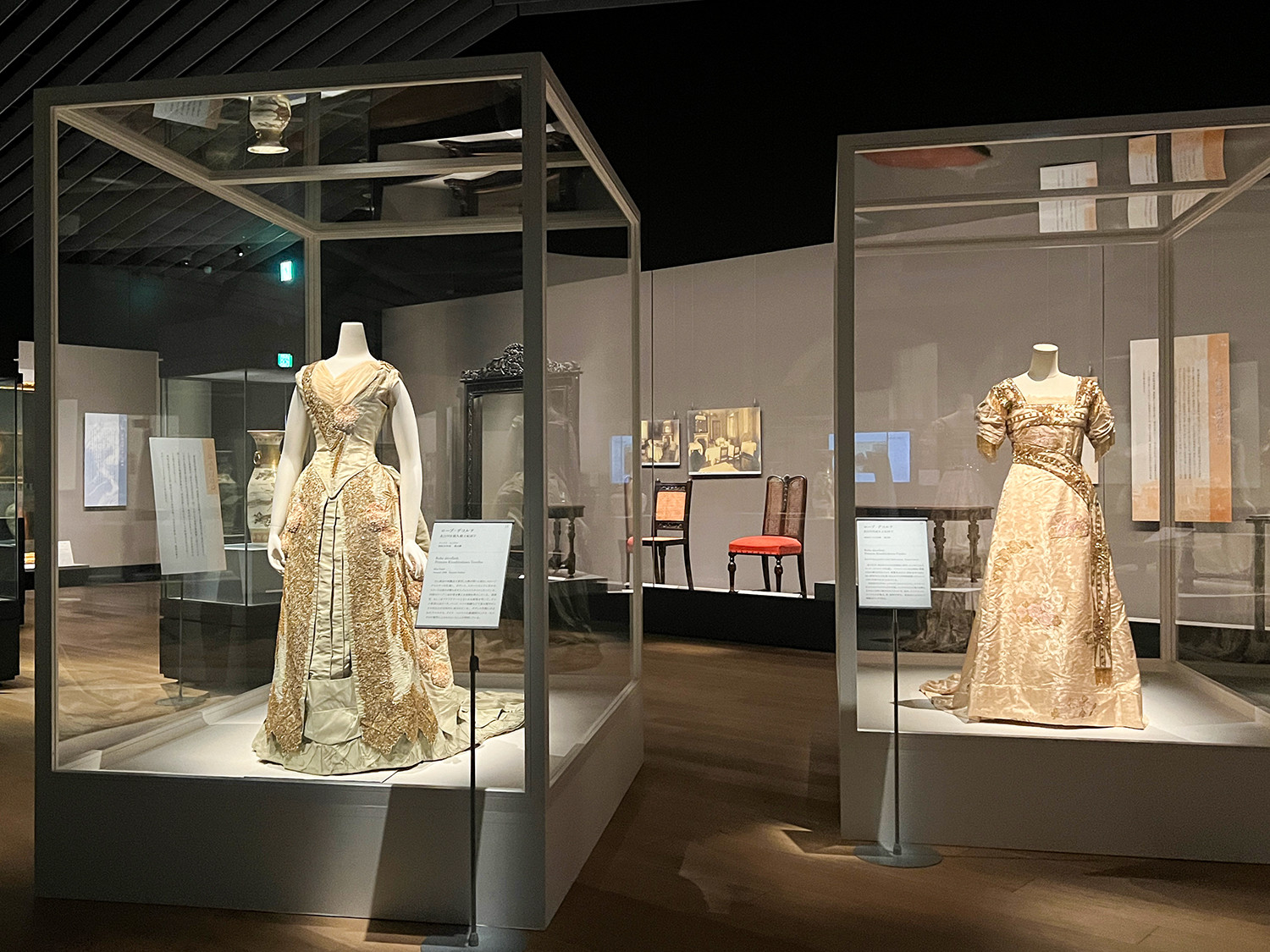 受け継がれし明治のドレス