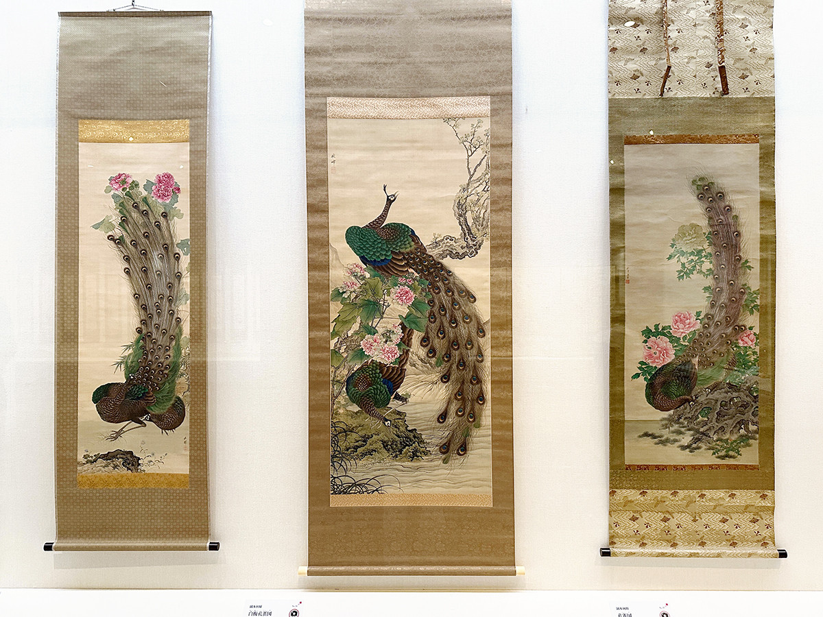 華麗な孔雀で江戸を魅了。ゆかりのコレクションで岡本秋暉の技を堪能（レポート）