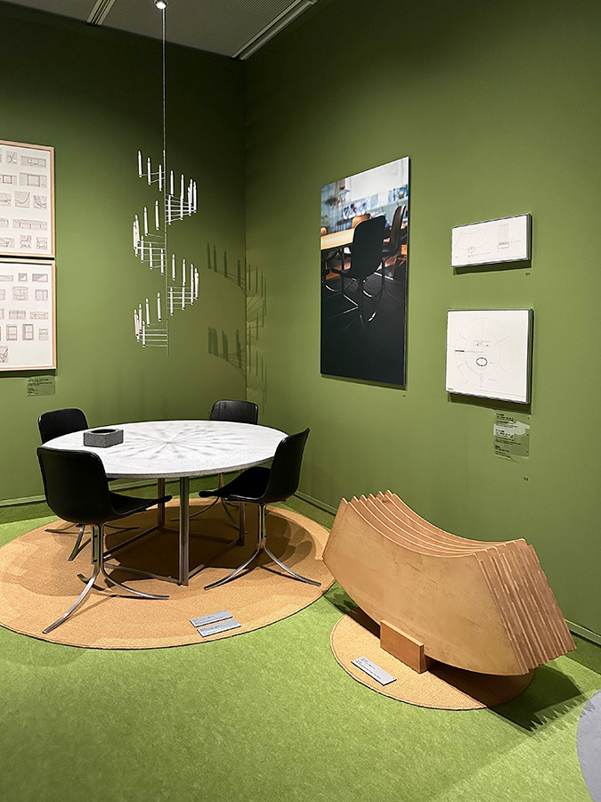 知られざるデンマーク家具の巨匠、ポール・ケアホルムの代表作を印象的な空間で（レポート）