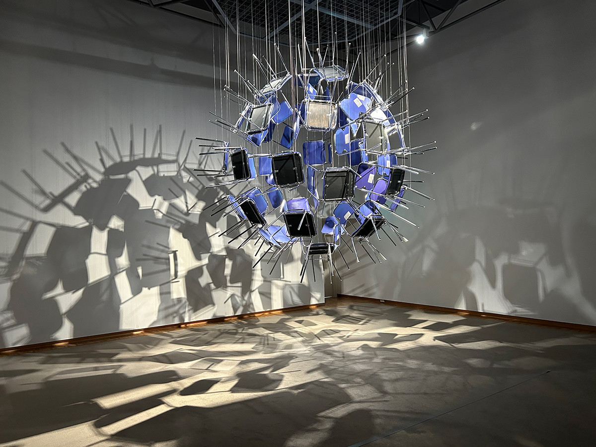 アートにおける椅子の姿 ― 愛知県美術館「アブソリュート・チェアーズ」（読者レポート）