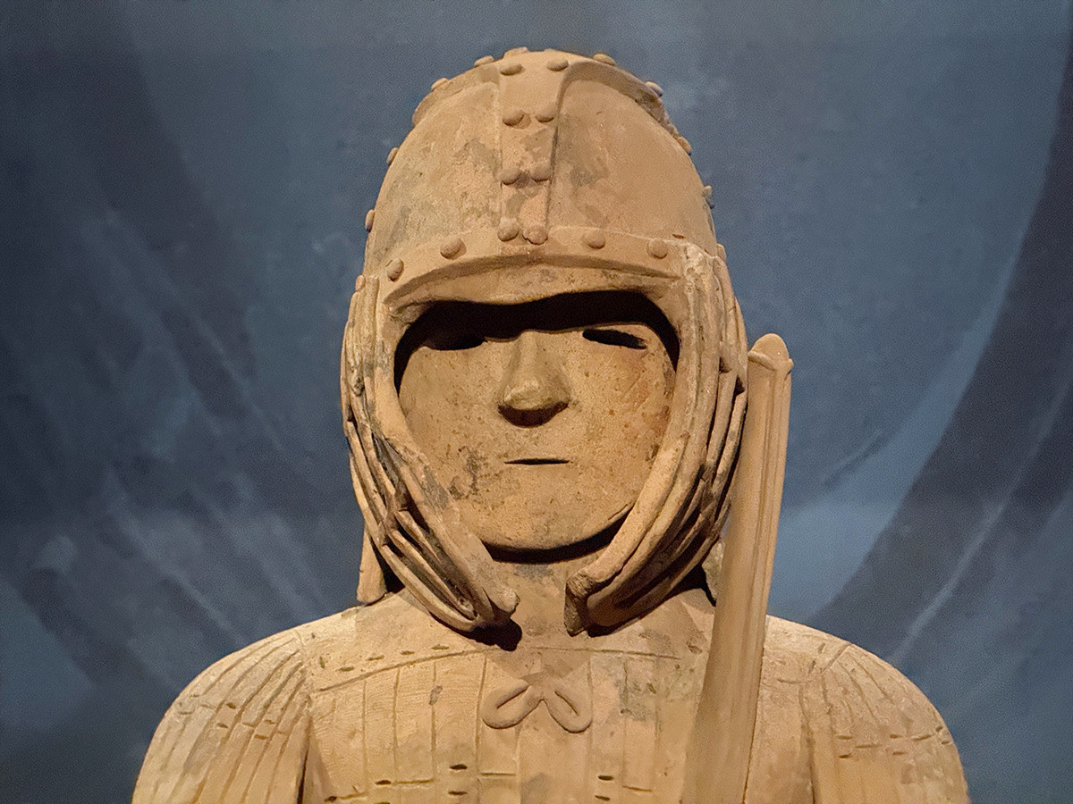 全身武装の「挂甲の武人」、5体が初めて一堂に ― 特別展「はにわ」(レポート)