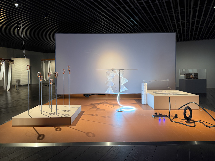 毛利悠子とコレクションが共鳴 ― アーティゾン美術館で「ジャム・セッション 石橋財団コレクション×毛利悠子」