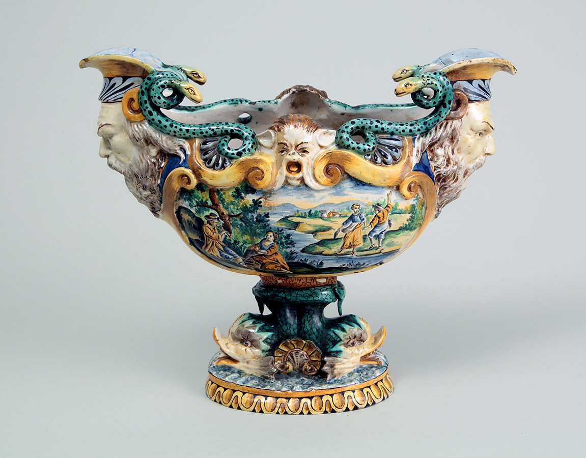 《色絵人物図深鉢》