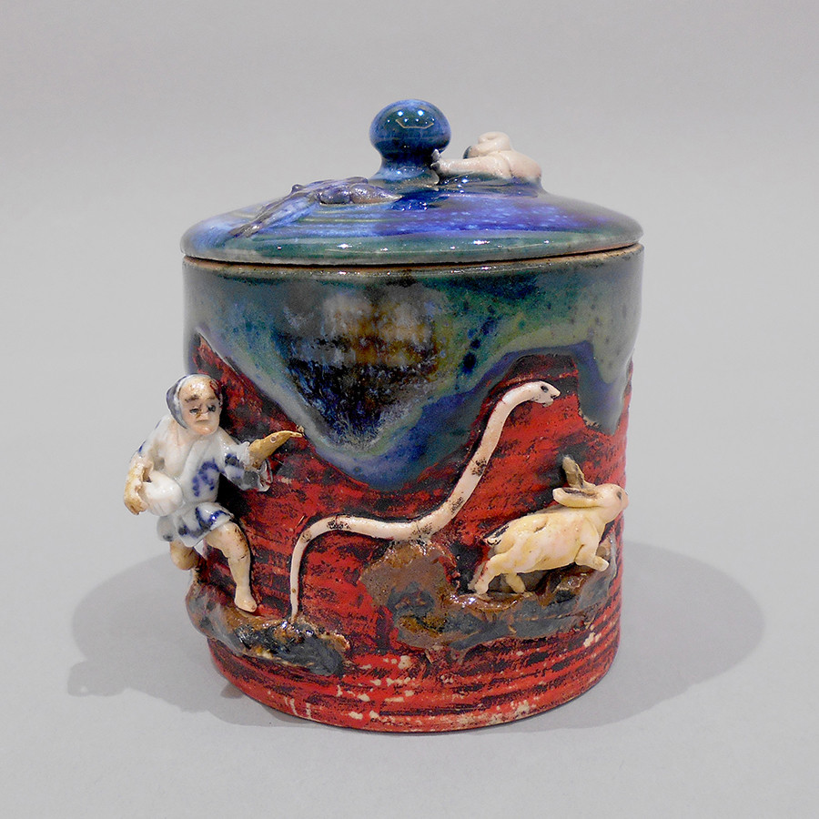 《高浮彫兎と蛇と男蓋付湯呑》