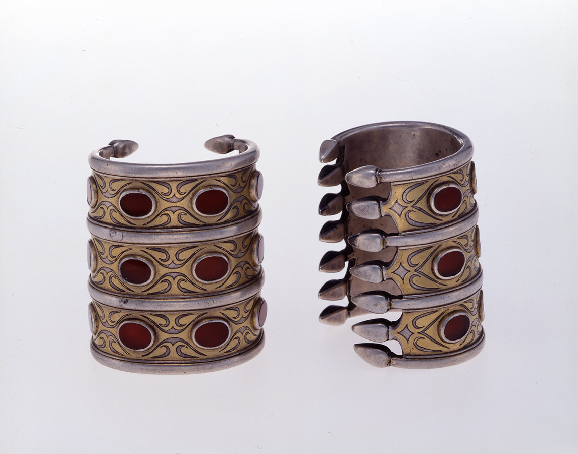 《腕飾り（ビレジク）》