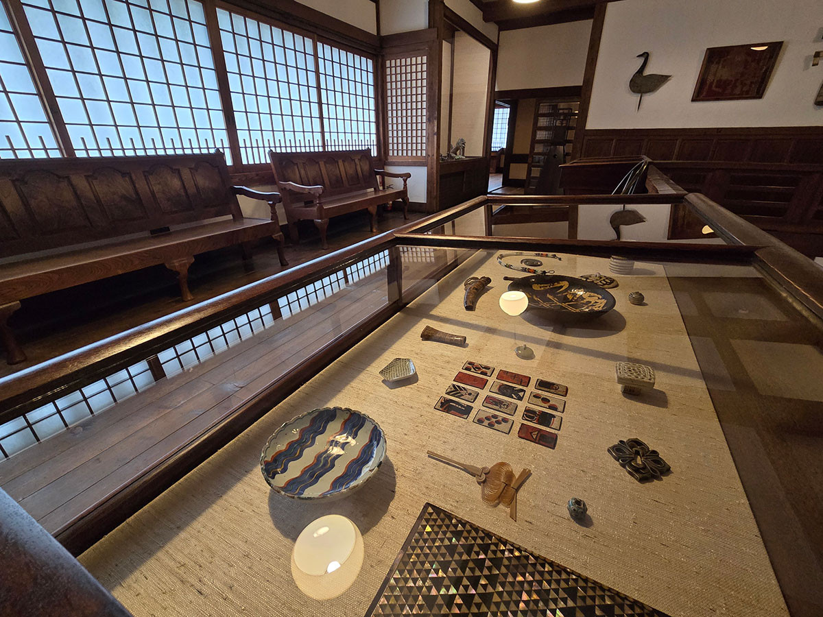 ２階回廊　のぞきケース