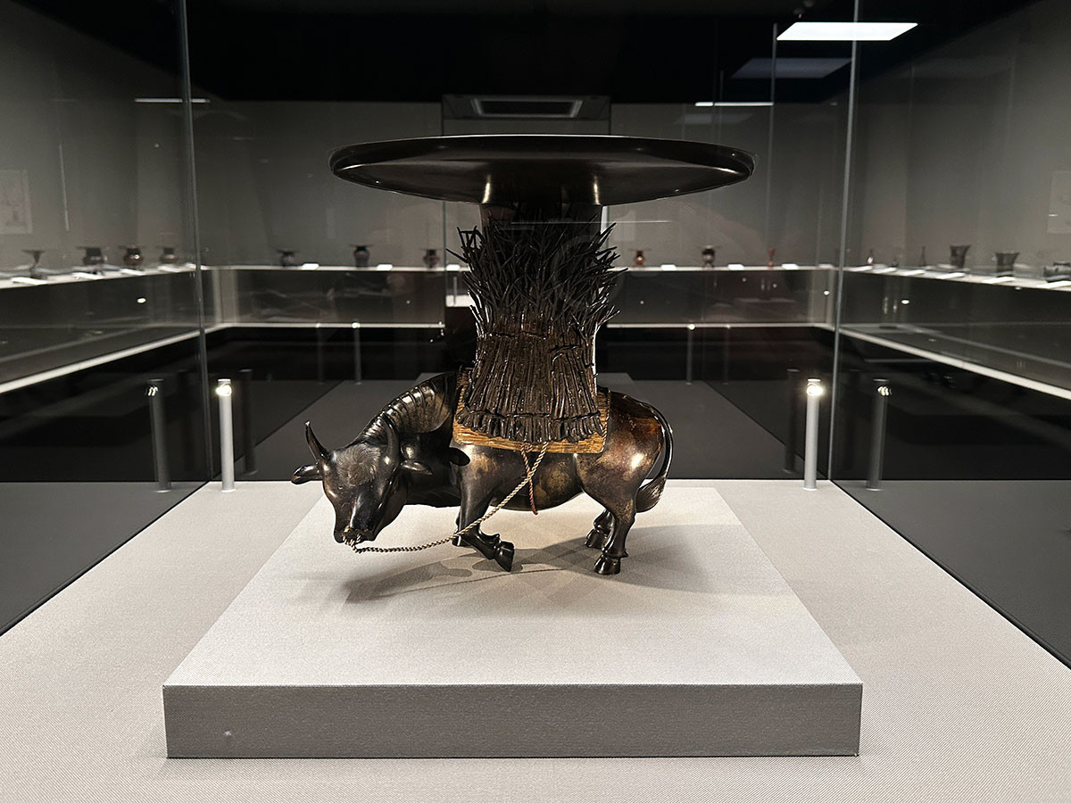 花を彩る名脇役 ― 泉屋博古館東京「花器のある風景」（レポート