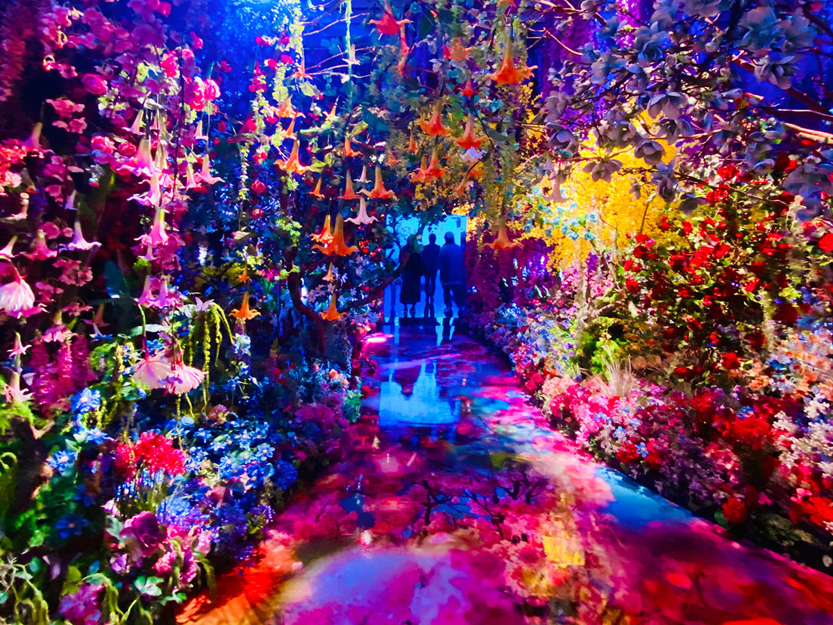 関西で過去最大規模の個展「蜷川実花展 with EiM：彼岸の光、此岸の影」（読者レポート）