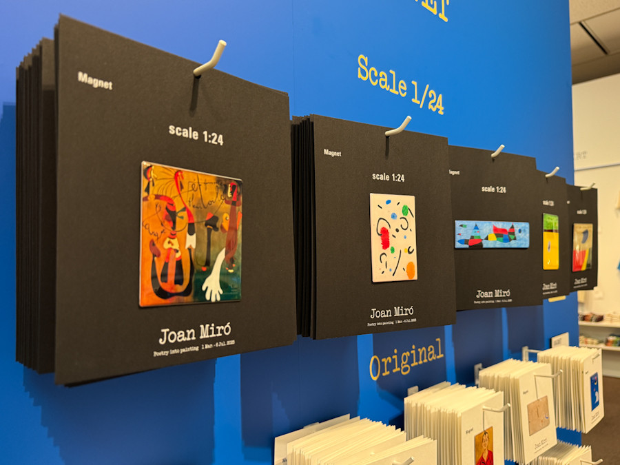 マグネットやTシャツなど注目！ ― 東京都美術館「ミロ展」（グッズ