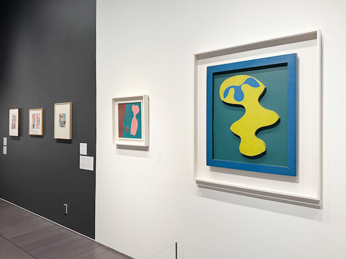 アーティゾン美術館「ゾフィー・トイバー=アルプとジャン・アルプ」会場より 第2章「1919-1929 越境する造形ー空間の仕事とオブジェ言語」