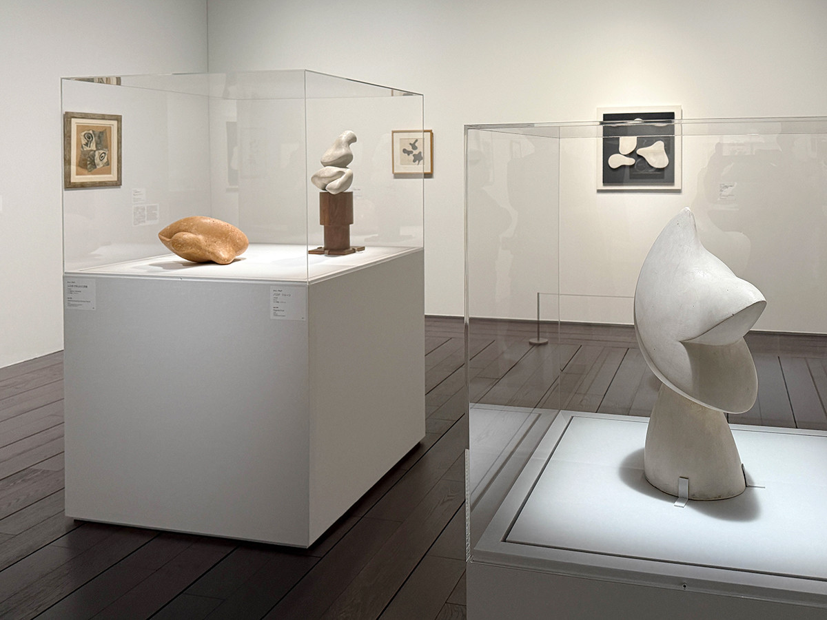 アーティゾン美術館「ゾフィー・トイバー=アルプとジャン・アルプ」会場より 第3章「1930-1943 前衛の波の間で ― 各々の探究とコラボレーション」