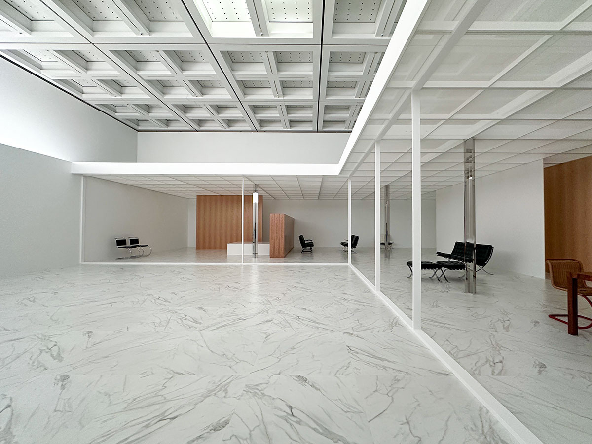 国立新美術館「リビング・モダニティ　住まいの実験 1920s-1970s」会場入口