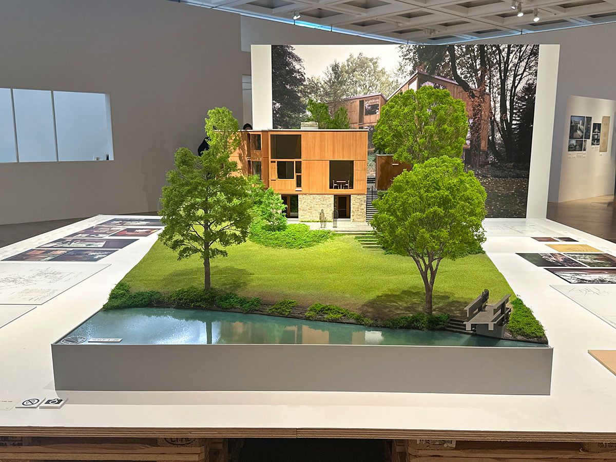 国立新美術館「リビング・モダニティ　住まいの実験 1920s-1970s」会場入口