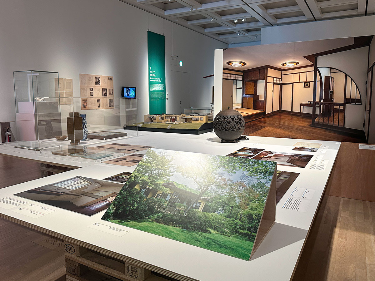 国立新美術館「リビング・モダニティ　住まいの実験 1920s-1970s」会場入口