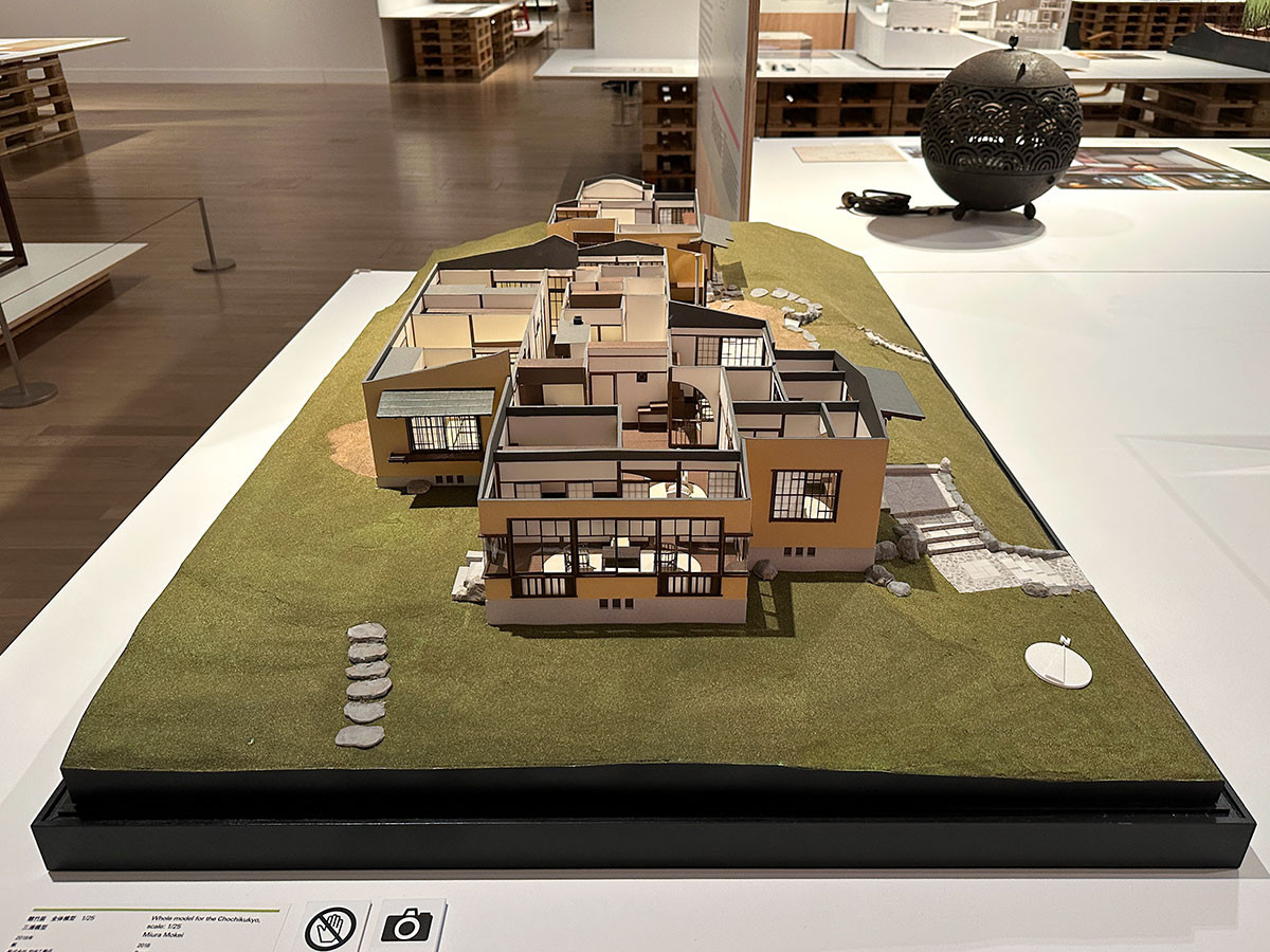 国立新美術館「リビング・モダニティ　住まいの実験 1920s-1970s」会場入口