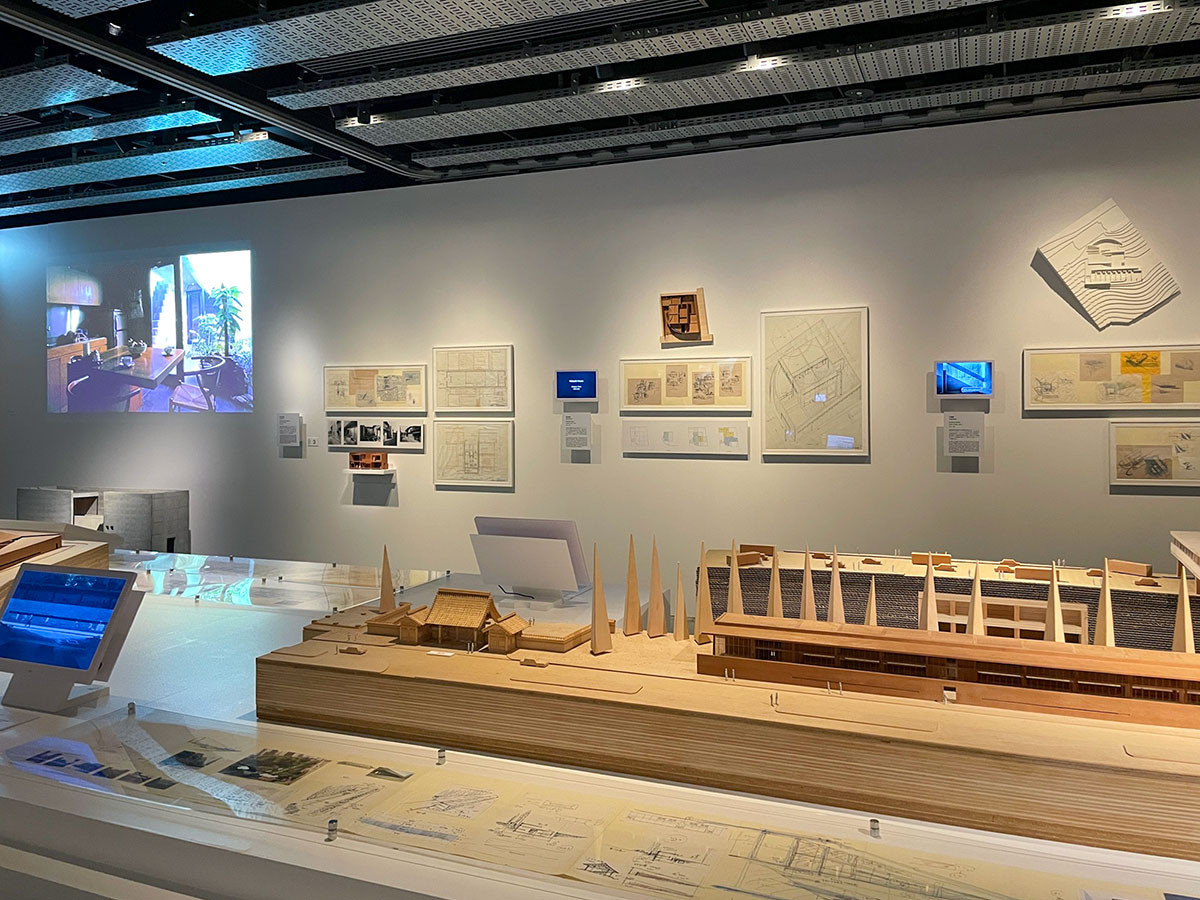 会場「挑戦の軌跡」ゾーン風景