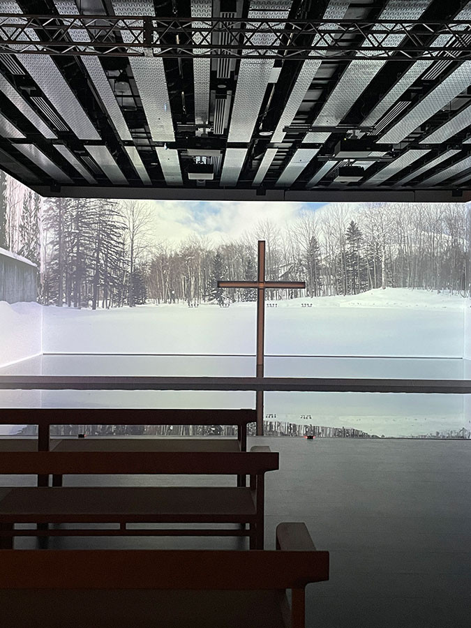 初期の代表作の一つ「水の教会」のインスタレーション