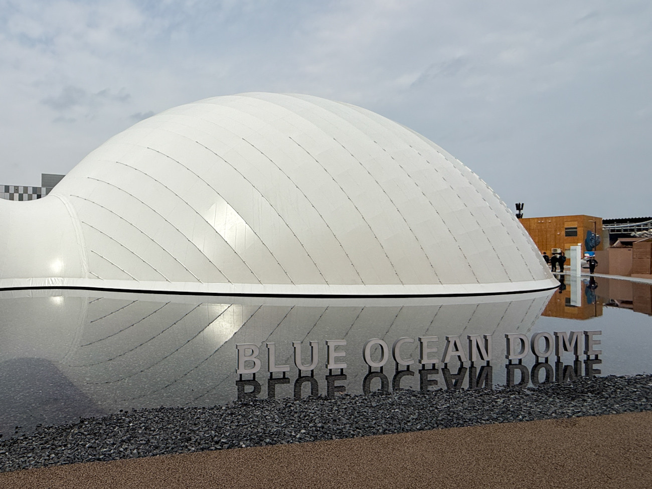「BLUE OCEAN DOME（ブルーオーシャン・ドーム）」会場　パビリオン外観