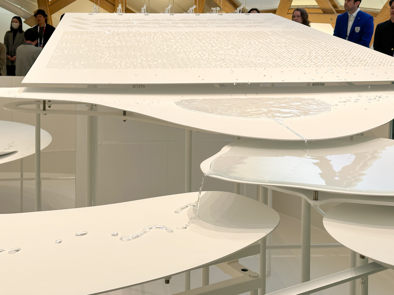 「BLUE OCEAN DOME（ブルーオーシャン・ドーム）」会場　ドーム A　超はっ水・巨大立体アートピースで水を見つめ直す展示