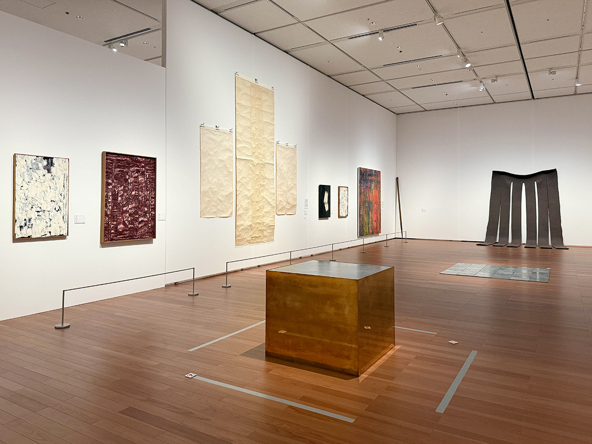 鳥取県立美術館「ART OF THE REAL アート・オブ・ザ・リアル 時代を超える美術-若冲からウォーホル、リヒターへ-」会場より 第4章「物質と物体」