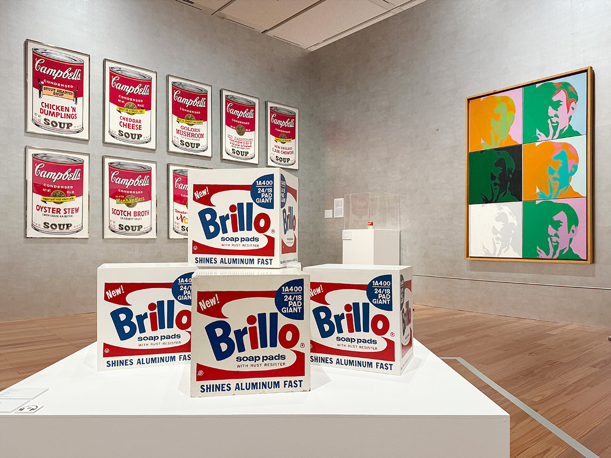 鳥取県立美術館「ART OF THE REAL アート・オブ・ザ・リアル 時代を超える美術-若冲からウォーホル、リヒターへ-」会場より アンディ・ウォーホル《ブリロ・ボックス》(5点)1968年、1968/1990年