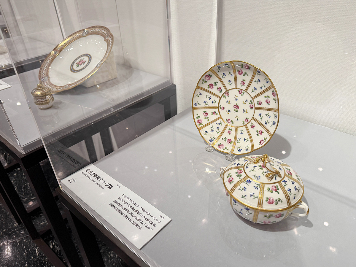 渋谷区立松濤美術館「妃たちのオーダーメイド　セーヴル フランス宮廷の磁器」会場より　第2章「マリー＝アントワネットの宮廷で　ー王立磁器製作所の洗練と萌芽一」