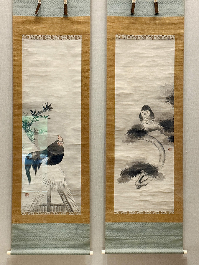 根津美術館「国宝・燕子花図と藤花図、夏秋渓流図」会場より　《梟鶏図》狩野山雪筆　江戸時代 17世紀　根津美術館蔵