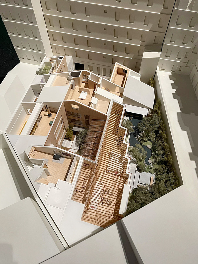 姫路市立美術館「髙田賢三展　パリに燃ゆ、永遠の革命児」会場より　Takada Kenzo’s House、フランス　パリ、2018、レジデンス　模型（１／50）