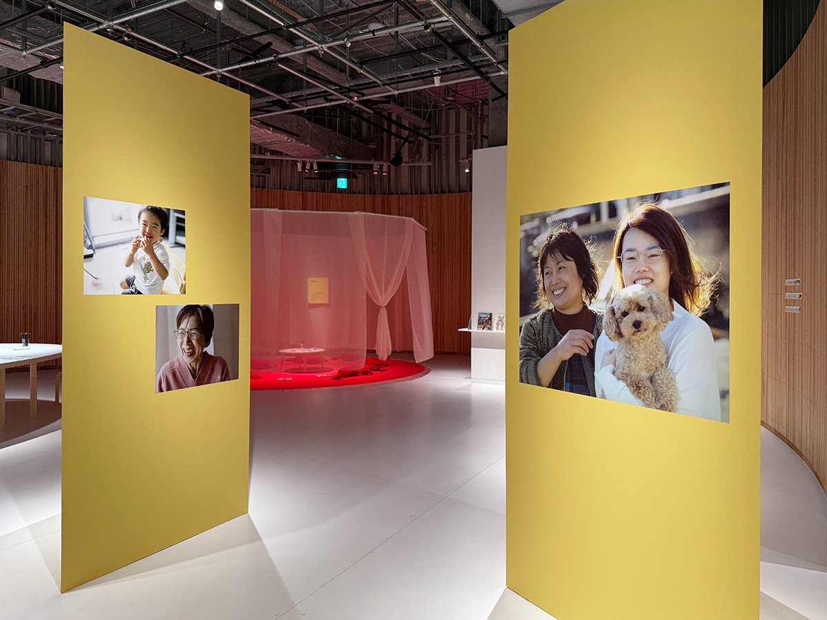 PLAY! MUSEUM「どうぶつ展　わたしたちはだれ？どこへむかうの？〜WHO ARE WE? WHERE ARE WE GOING?」会場より　「WHERE ARE WE GOING? わたしたちはどこへむかうの？」