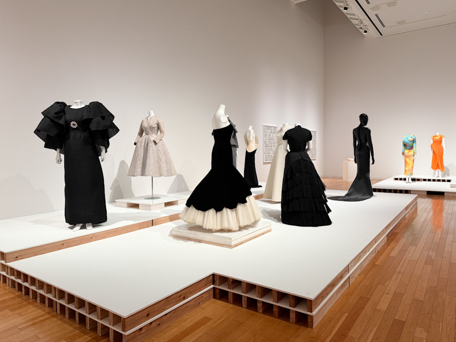 東京オペラシティ アートギャラリー「LOVEファッション─私を着がえるとき」会場