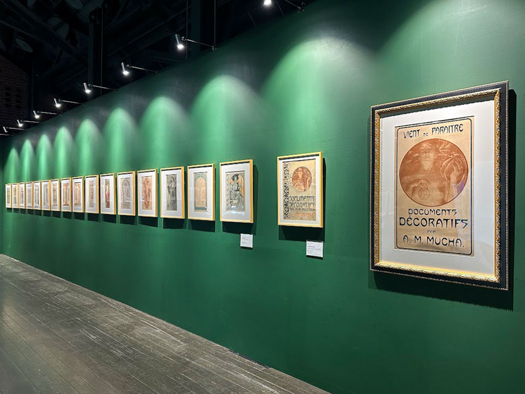 横浜赤レンガ倉庫1号館3Fホール「ミュシャ展　アール・ヌーヴォーの女神たち」